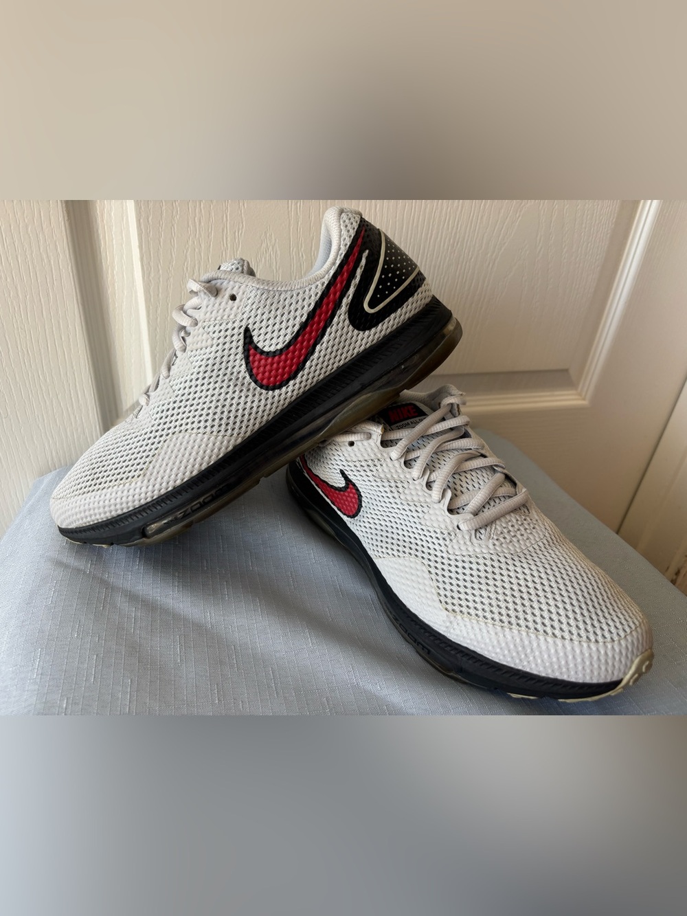 Nike Zoom All Out Low 2 Mens 9 Running Shoe Pure Platinum Athletic Sneaker